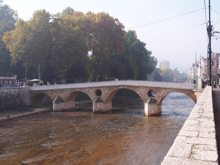 ボスニア・サラエボにあるこの橋から全てが始まった